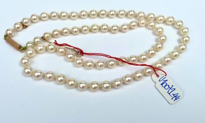 a white pearl necklace with a tag on it