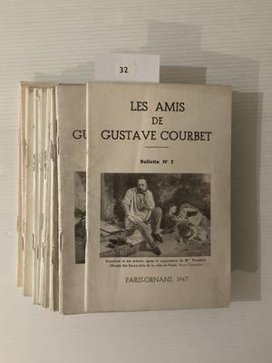 les livres sont empilés les uns sur les autres sur une étagère