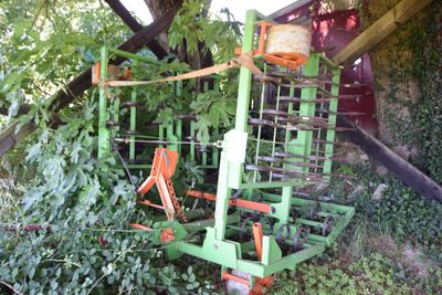 a green machine that is sitting in the middle of a field