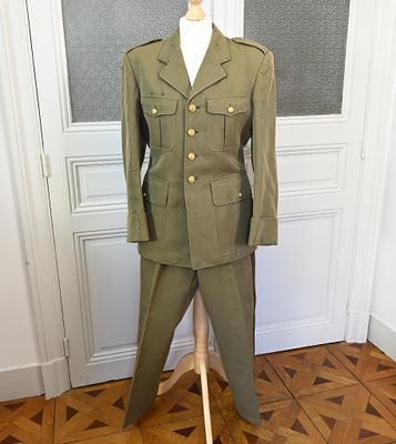 Tenue d'officier d'infanterie coloniale en drap kaki boutons…