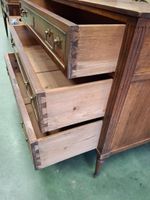 Commode rectangulaire en noyer, la façade ouvrant par trois … (photo 6)