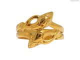 une image représentant une bague en or surmontée d'un serpent