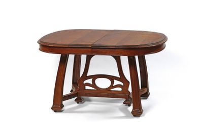 une table à manger ovale avec deux rallonges en haut et deux rallonges en bas