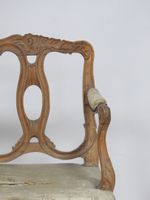 Banquette en bois naturel mouluré et sculpté, dossier ajouré… (photo 4)