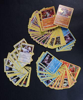 beaucoup de cartes sur la table