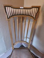 Chaise basse ou de nourrice en bois fruitier, garniture de t… (photo 2)