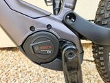 un gros plan d'un vélo muni d'un maillon de chaîne
