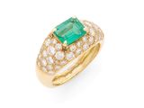 une bague en émeraude et diamant