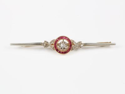 Broche barrette en or, ornée d'un disque serti de pierres d'…