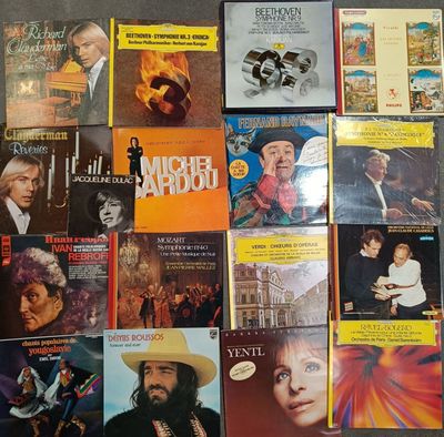 beaucoup de livres de musique sur la table
