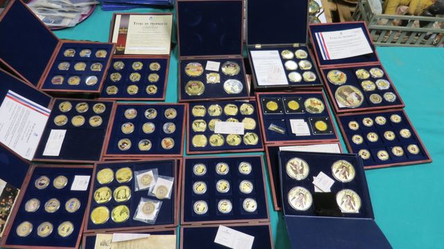 Collection de médailles en 15 coffrets sur l’histoire de France :...