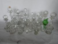 Ensemble de 25 lampes à huile en verre, cristal et verre sou…