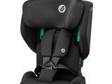 le siège auto convertible Maxi, noir avec des sangles vertes