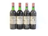 trois bouteilles de vin sont alignées sur une surface blanche