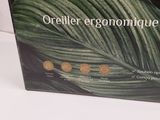 une boîte de savon ornée d'une feuille verte