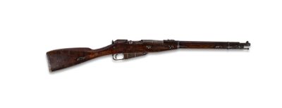 un fusil sur fond blanc avec un fond blanc