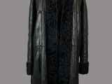 manteau en cuir noir avec col et poignets en fourrure, présenté sur un mannequin, mannequin, mannequin, mannequin, mannequin, mannequin, mannequin, mannequin, mannequin, mannequin, mannequin, mannequin, mannequin, mannequin, mannequin, mannequin, mannequin, mannequin, mannequin, mannequin, mannequin, mannequin, mannequin, mannequin, mannequin, mannequin, mannequin, mannequin, mannequin, mannequin, mannequin, mannequin, mannequin, mannequin, mannequin, mannequin, mannequin, mannequin, mannequin, mannequin, mannequin, mannequin, mannequin, manne