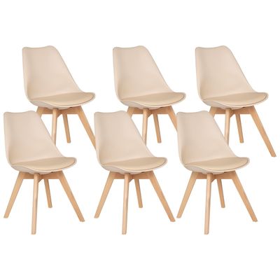 six chaises aux pieds en bois alignées sur un fond blanc