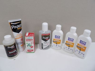 de nombreux types différents de gels hydroalcooliques sur le comptoir