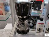 une cafetière exposée dans un magasin