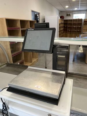 une photo d'une caisse enregistreuse dans un magasin