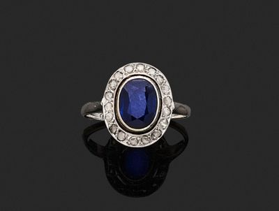 une bague en saphir et diamant