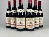 six bouteilles de vin rouge alignées