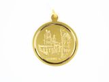 une image représentant un pendentif en or orné d'un château