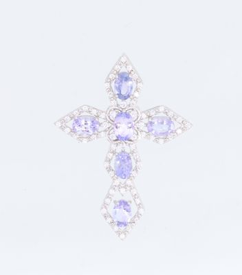 un pendentif en forme de croix orné d'un diamant et d'une tanzanite
