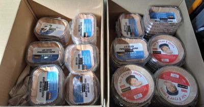 123 / 1 palette de 187 kg de photophores, chaussettes,… - Photo 1