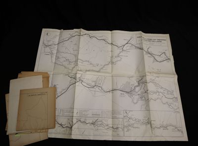 une vieille carte représentant une rivière et une carte d'une ville