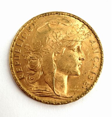l'image d'une pièce d'or sur laquelle figure une tête de femme