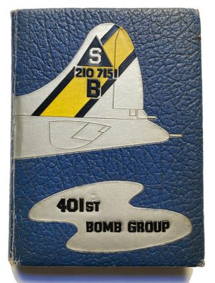 un vieux livre sur lequel figure l'image d'un avion