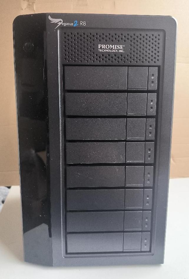 Système de stockage RAID de marque PROMISE, modèle Pegasus R…