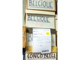une pile de livres avec une pancarte sur laquelle on peut lire « Beligoue »