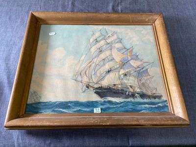 tableau représentant un voilier, dans un cadre en bois, monté sur une toile bleue
