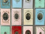 beaucoup de vieilles photos de personnes vêtues de différentes couleurs