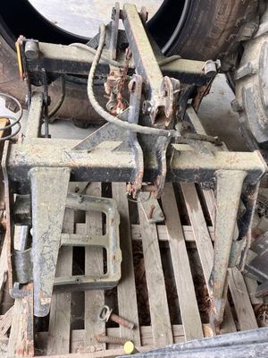 un camion qui présente un peu de rouille à l'arrière