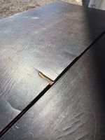 Table pliante en bois laqué noir reposant sur quatre pieds e… (photo 2)