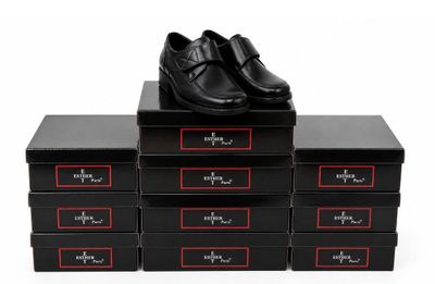 Lot de 12 paires de chaussures toutes en boites enfants du 2…