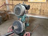 une petite machine qui se trouve dans un garage