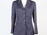 une photo d'une veste pour femme sur un mannequin