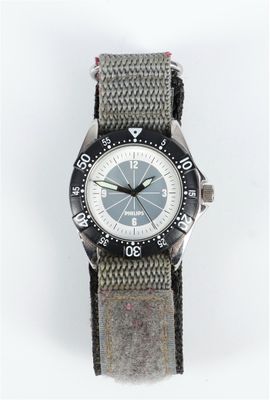 a watch that is sitting on top of a gray strap