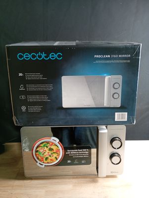 emballage d'un micro-ondes contenant un bol de soupe