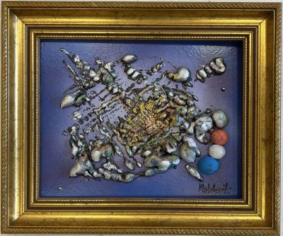 tableau représentant des coquillages, présenté dans un cadre doré