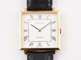 une montre dont le cadran est orné de chiffres romains