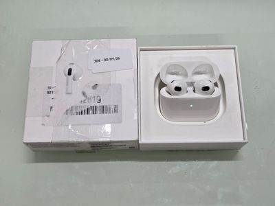 une boîte blanche contenant une paire d'AirPods