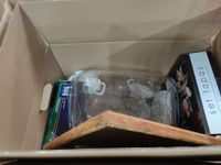 4 Cartons comprenant plats, électroménager, chandelier, tass… (photo 3)