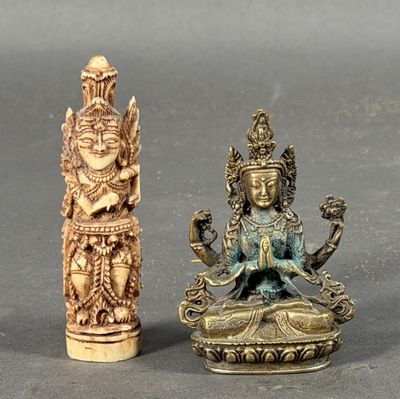 CHINE-THIBET. Deux SUJETS, l'un en os sculpté, l'autre en br…