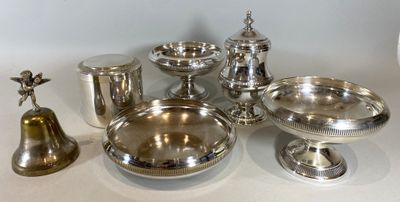 Lot divers comprenant : - Ensemble de 3 pièces à décor de go…